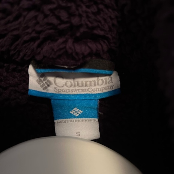 Columbia purple fuzzy zip up warm sweatshirt/jacket - Picture 2 of 3